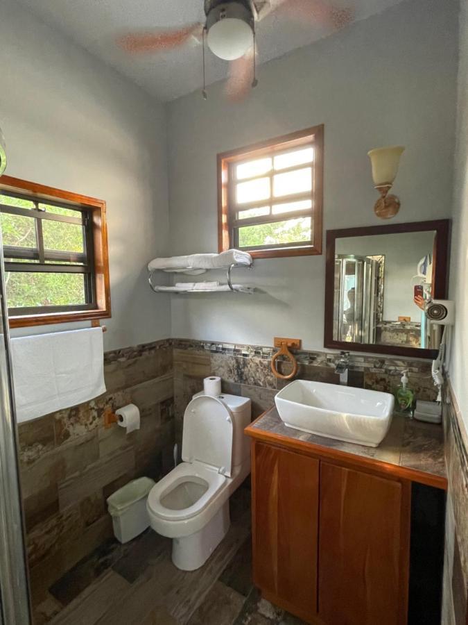 Hidden Treasure Vacation Home Blue Bay Cottage Caye Caulker Bagian luar foto